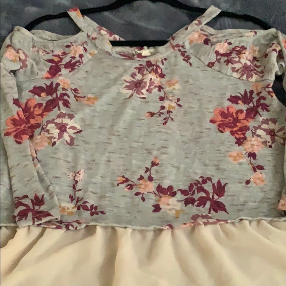 Open shoulder top - Picture 2 of 3